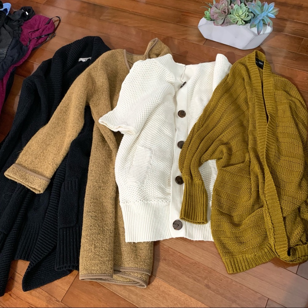 ⬇️ $50 | Bundle of 4 Assorted Preloved Cardigan. XS-S